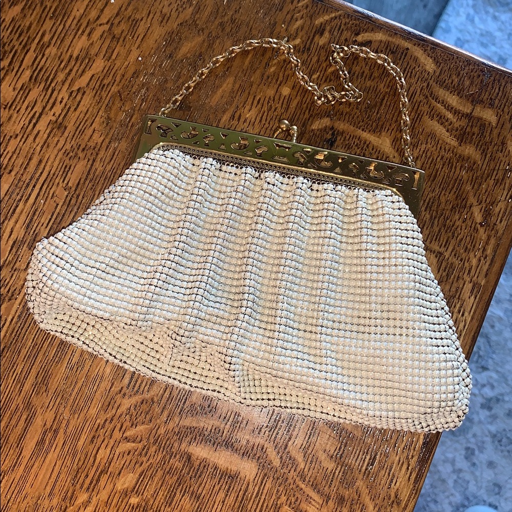 Vintage Whiting & Davis gold mesh purse with a purple lining - Picture 2 of 5
